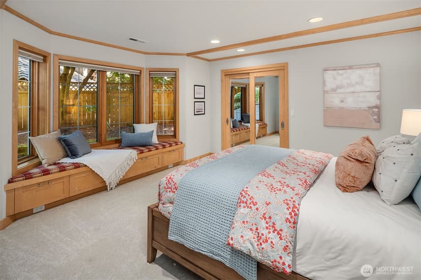 Property photo for 12750 NE 35th Place, Bellevue photo 24
