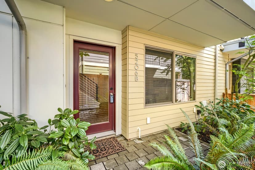 Property photo for 5206 Delridge Way SW #B, Seattle photo 5