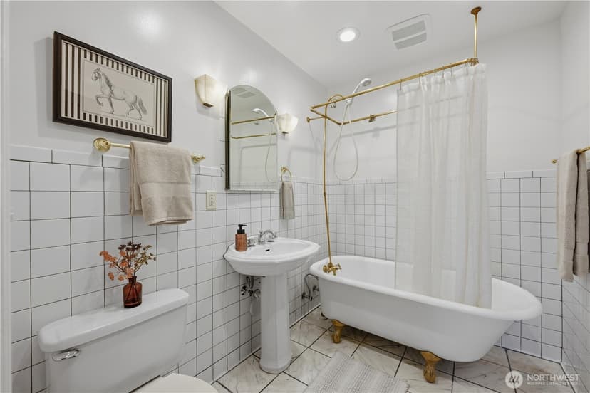 Property photo for 7 Harrison Street #2, Seattle photo 12