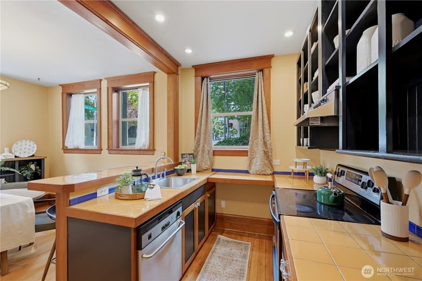 Property photo for 7 Harrison Street #2, Seattle photo 9