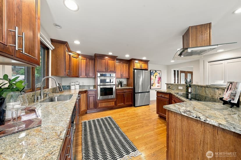 Property photo for 7114 164th Street SW, Edmonds photo 9