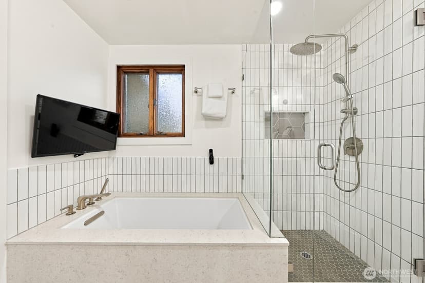 Property photo for 7114 164th Street SW, Edmonds photo 15
