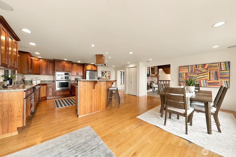 Property photo for 7114 164th Street SW, Edmonds photo 10