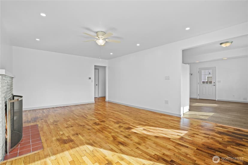 Property photo for 9015 Forest Ave SW, Lakewood photo 6
