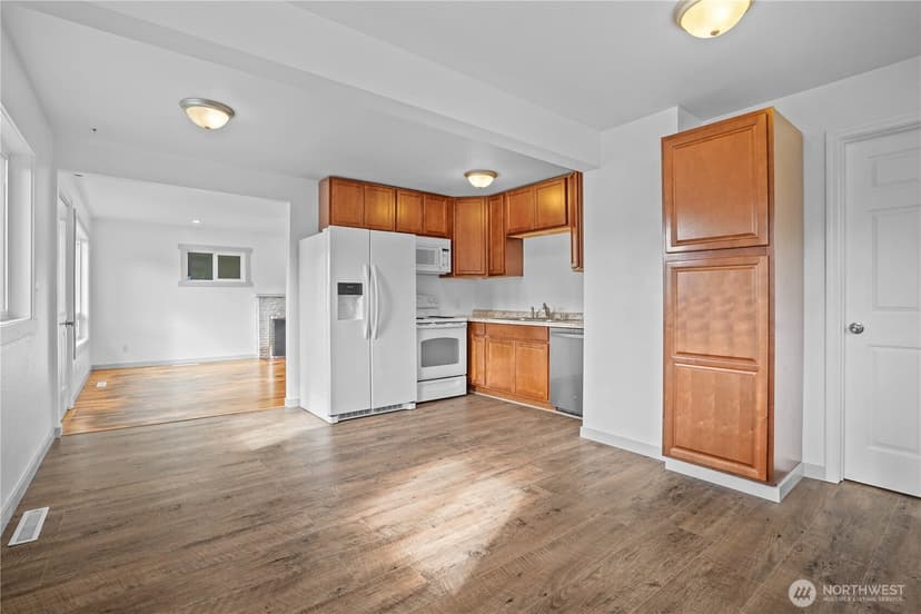 Property photo for 9015 Forest Ave SW, Lakewood photo 7
