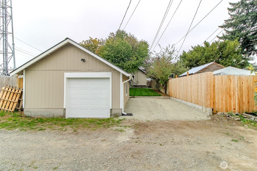 Property photo for 1415 S Grant Avenue, Tacoma photo 26