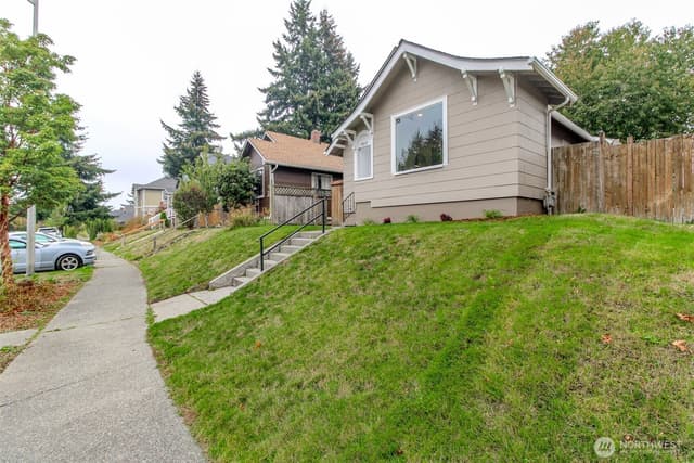 Property photo for 1415 S Grant Avenue, Tacoma photo 3