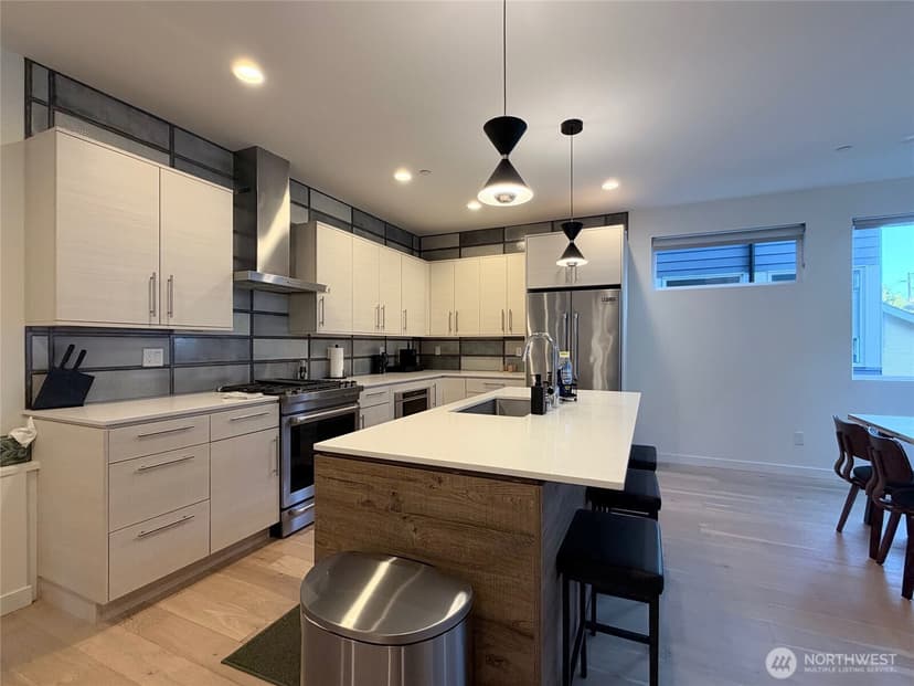 Property photo for 2617 3rd Avenue W, Seattle photo 5