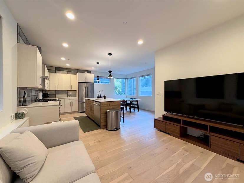 Property photo for 2617 3rd Avenue W, Seattle photo 4