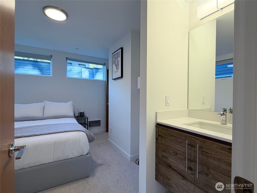 Property photo for 2617 3rd Avenue W, Seattle photo 15