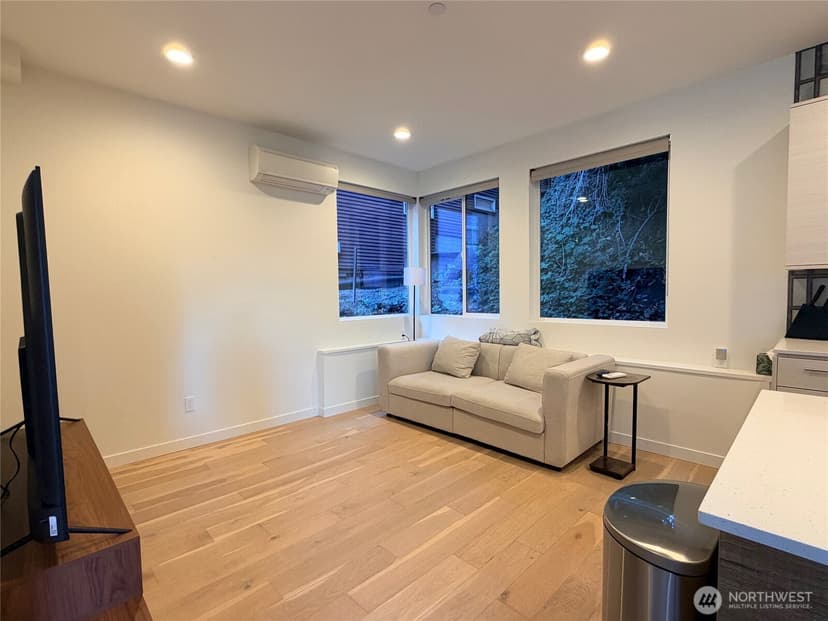 Property photo for 2617 3rd Avenue W, Seattle photo 3