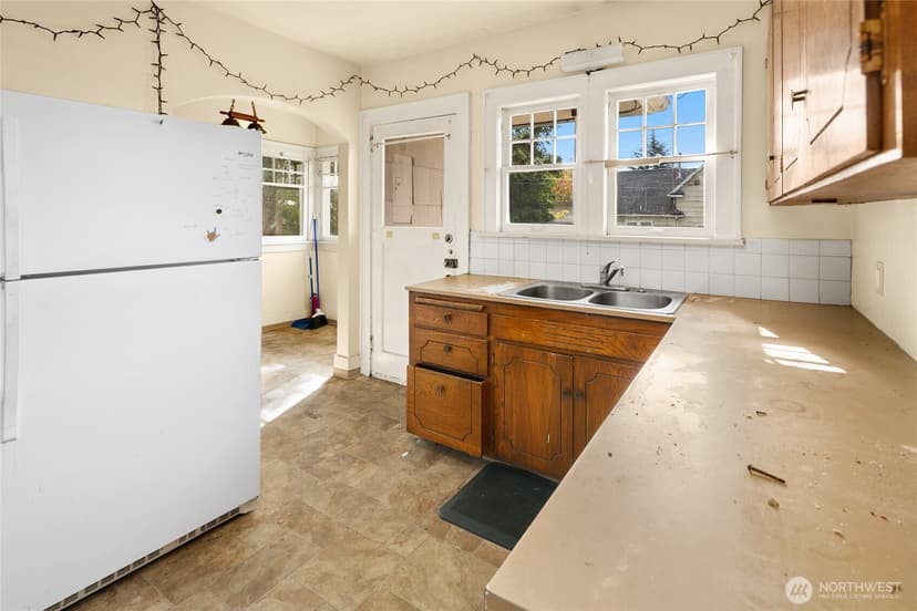 Property photo for 4302 Francis Avenue N, Seattle photo 11