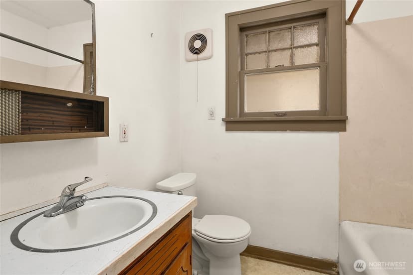 Property photo for 4302 Francis Avenue N, Seattle photo 14