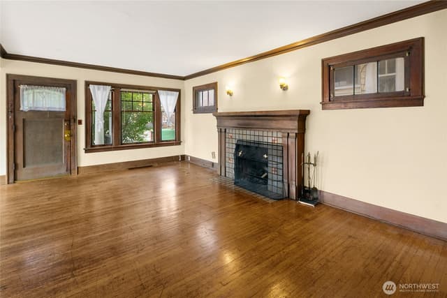 Property photo for 4302 Francis Avenue N, Seattle photo 4