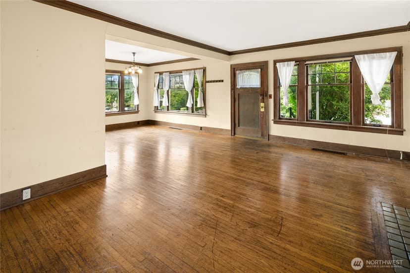 Property photo for 4302 Francis Avenue N, Seattle photo 5