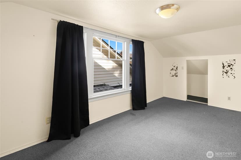Property photo for 4302 Francis Avenue N, Seattle photo 18