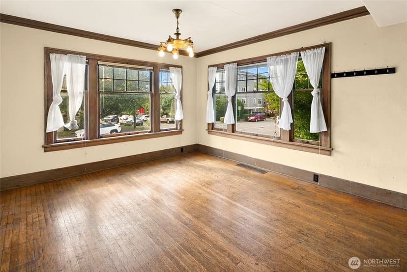 Property photo for 4302 Francis Avenue N, Seattle photo 8