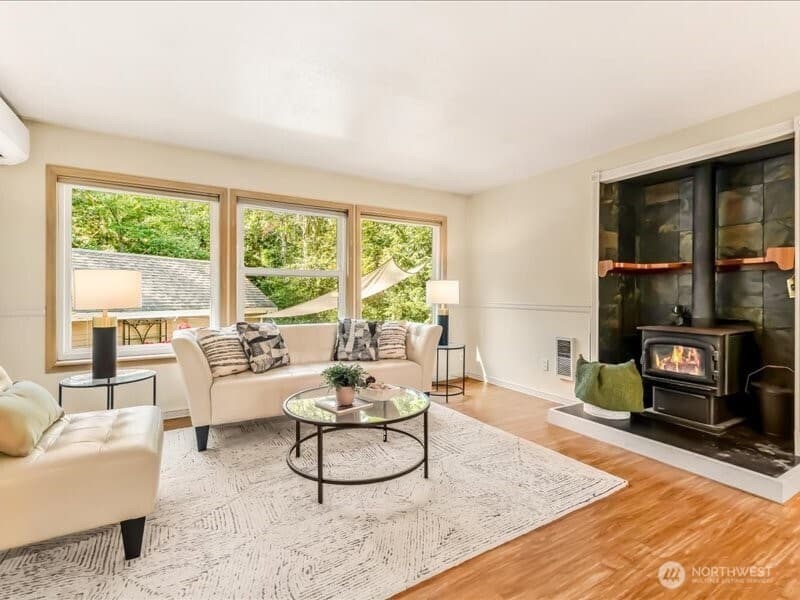 Property photo for 15219 78th Avenue NE, Kenmore photo 8