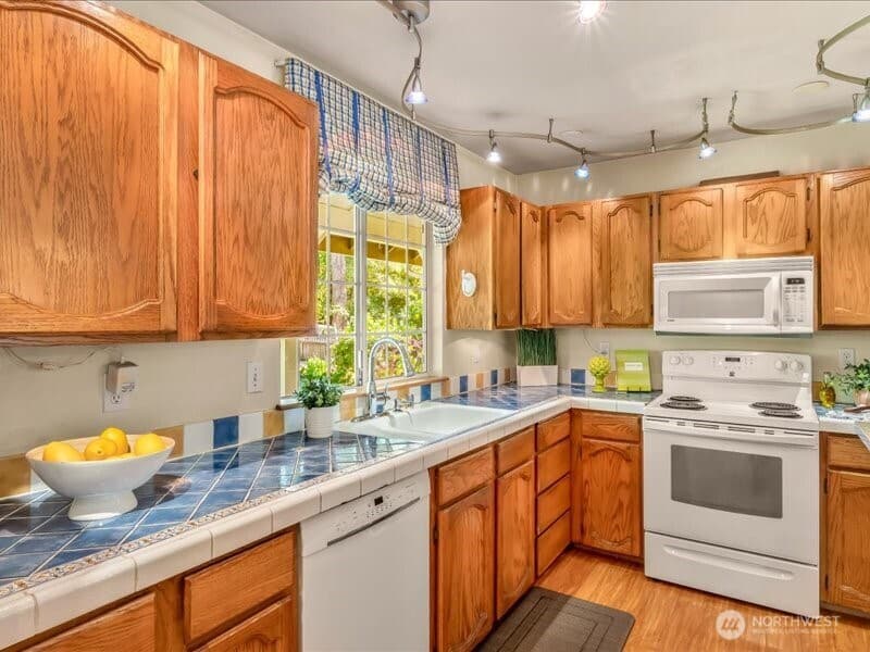 Property photo for 15219 78th Avenue NE, Kenmore photo 13