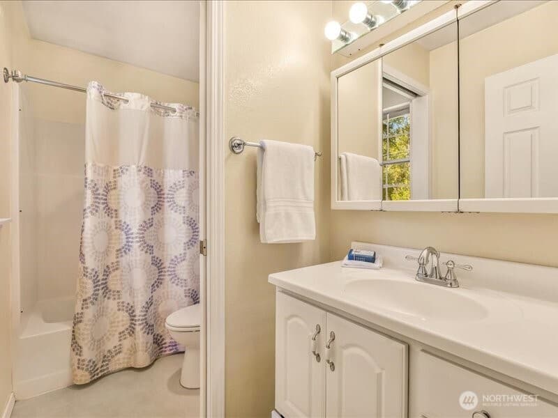 Property photo for 15219 78th Avenue NE, Kenmore photo 28