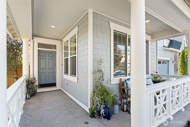Property photo for 15105 85th Avenue NE, Kenmore photo 3