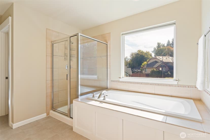 Property photo for 15105 85th Avenue NE, Kenmore photo 21