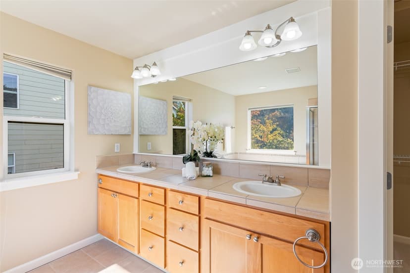 Property photo for 15105 85th Avenue NE, Kenmore photo 20