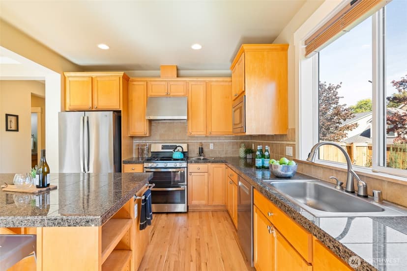 Property photo for 15105 85th Avenue NE, Kenmore photo 10