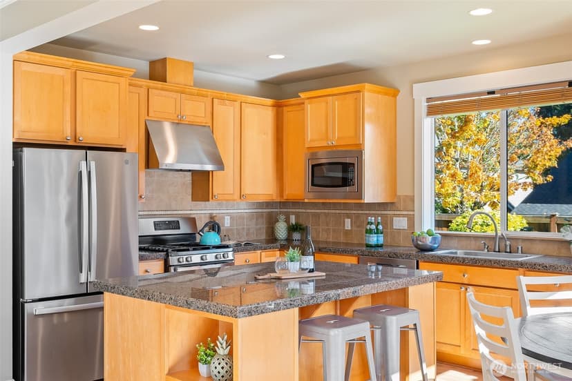 Property photo for 15105 85th Avenue NE, Kenmore photo 9