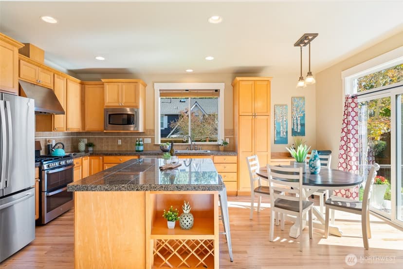 Property photo for 15105 85th Avenue NE, Kenmore photo 8