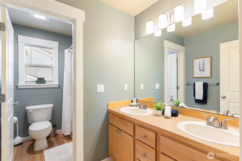 Property photo for 15105 85th Avenue NE, Kenmore photo 24