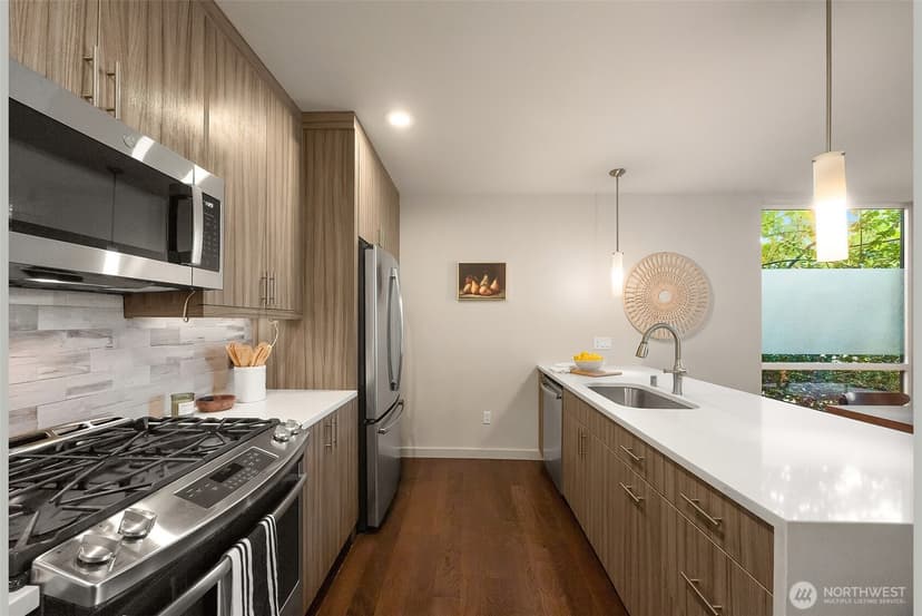 Property photo for 121 20th Avenue, Seattle photo 11
