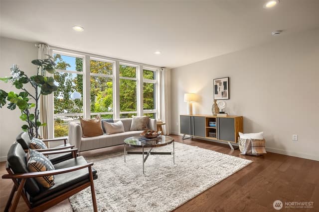 Property photo for 121 20th Avenue, Seattle photo 4