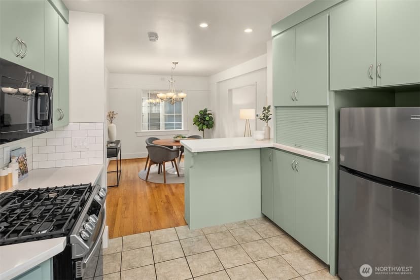 Property photo for 5108 Woodlawn Avenue N, Seattle photo 12