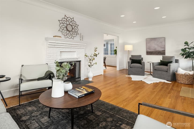 Property photo for 5108 Woodlawn Avenue N, Seattle photo 6