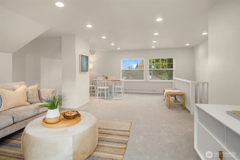 Property photo for 5108 Woodlawn Avenue N, Seattle photo 19
