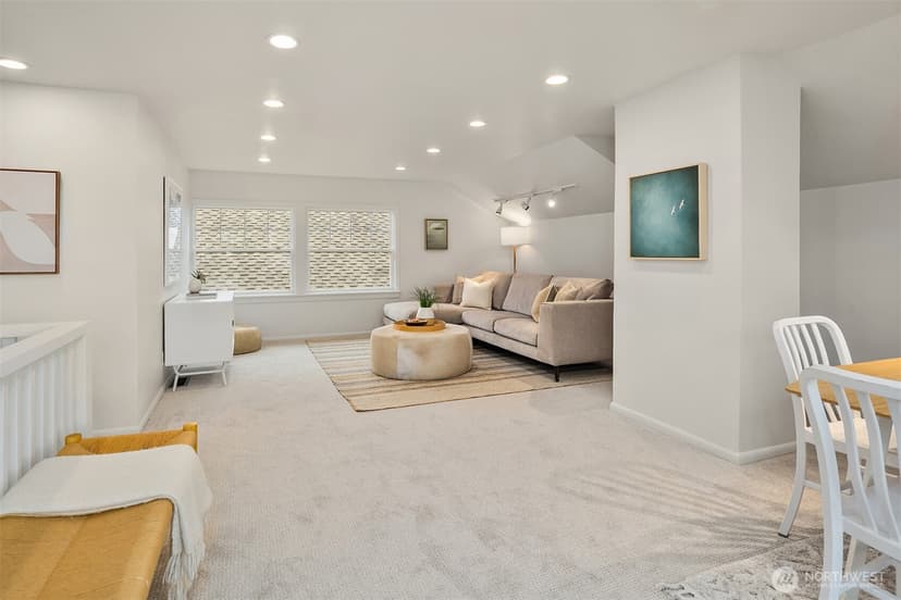 Property photo for 5108 Woodlawn Avenue N, Seattle photo 18