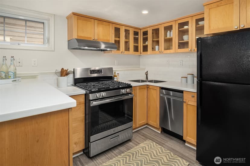 Property photo for 5108 Woodlawn Avenue N, Seattle photo 31