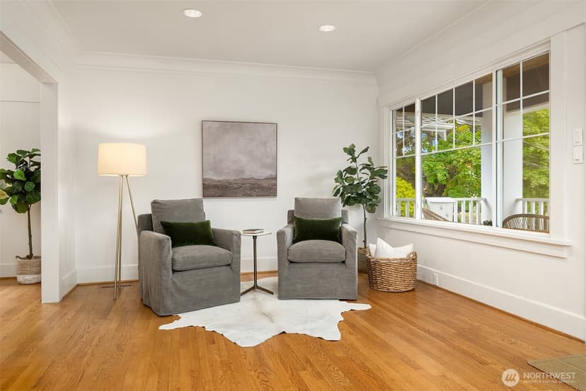 Property photo for 5108 Woodlawn Avenue N, Seattle photo 8
