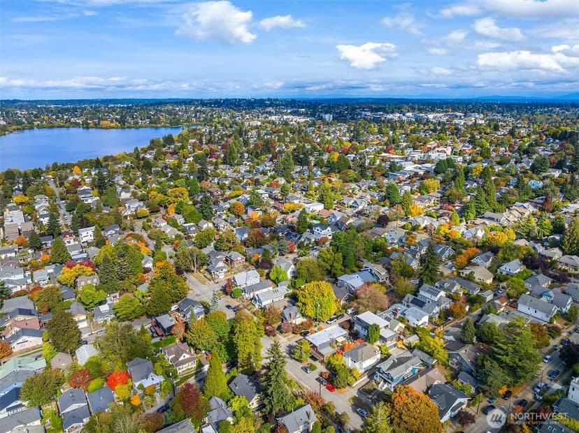 Property photo for 5108 Woodlawn Avenue N, Seattle photo 39
