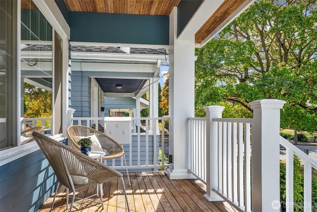 Property photo for 5108 Woodlawn Avenue N, Seattle photo 4