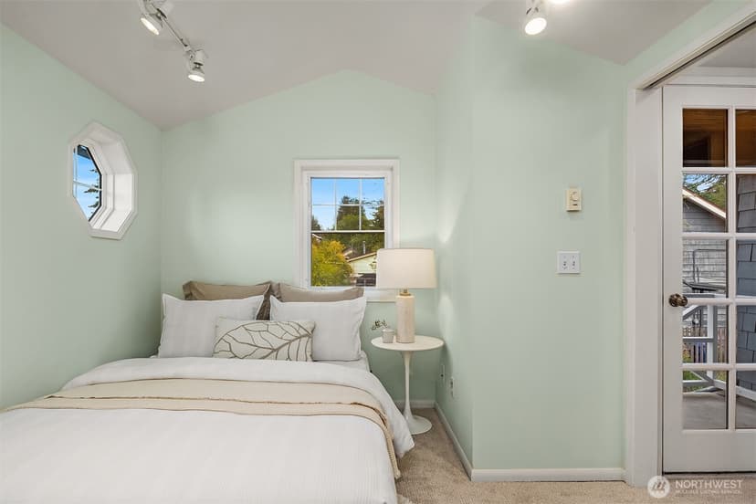 Property photo for 5108 Woodlawn Avenue N, Seattle photo 22