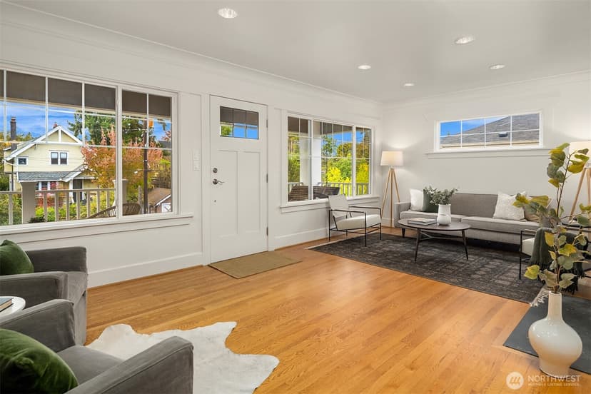 Property photo for 5108 Woodlawn Avenue N, Seattle photo 5