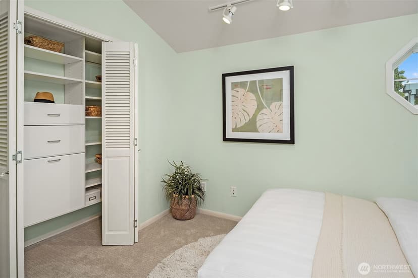 Property photo for 5108 Woodlawn Avenue N, Seattle photo 23