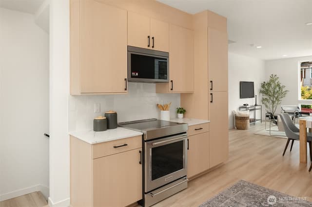 Property photo for 723 15th Avenue #C, Seattle photo 3
