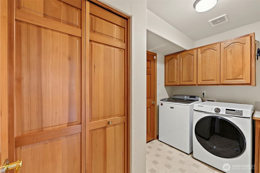 Property photo for 4217 Crystal Lane Loop SE, Puyallup photo 17
