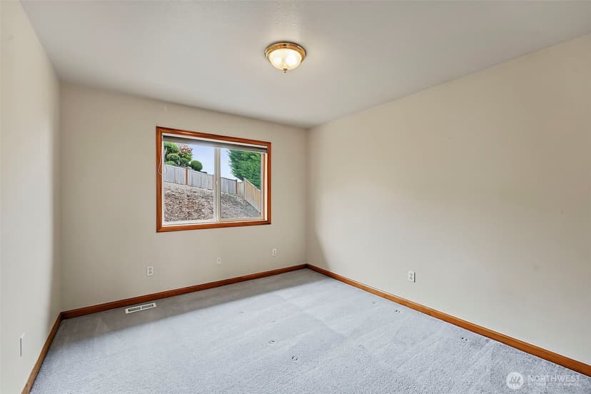 Property photo for 4217 Crystal Lane Loop SE, Puyallup photo 25