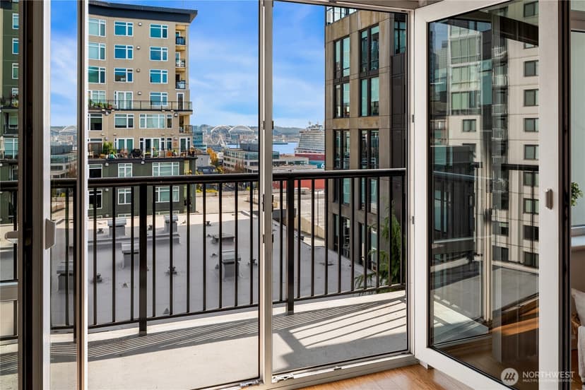 Property photo for 2717 Western Avenue #8014, Seattle photo 6