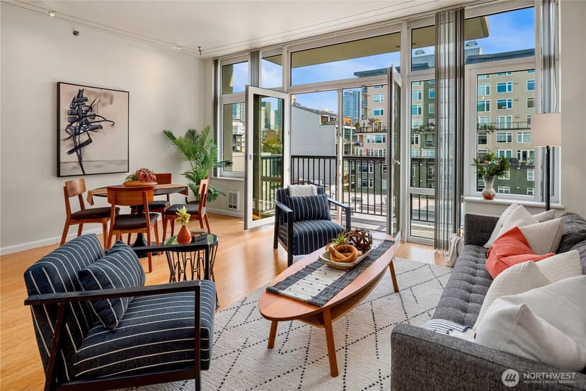 Property photo for 2717 Western Avenue #8014, Seattle photo 4