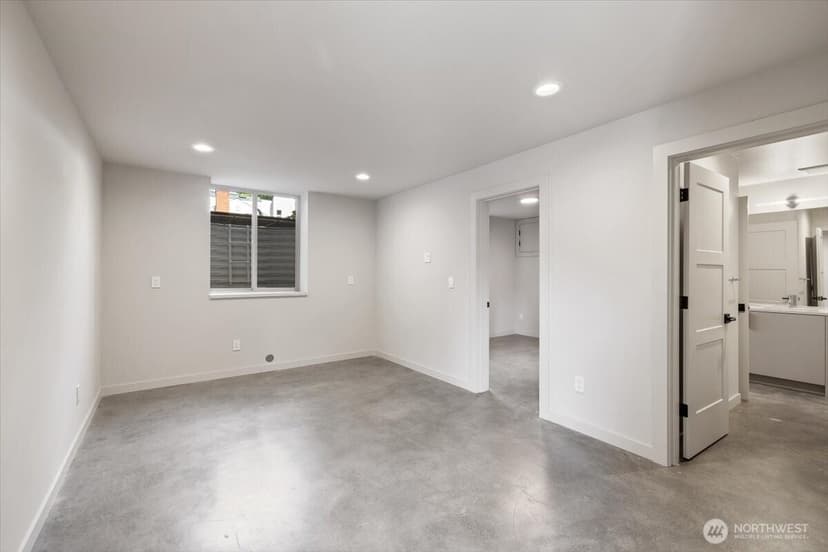Property photo for 3454 33rd Avenue W, Seattle photo 27